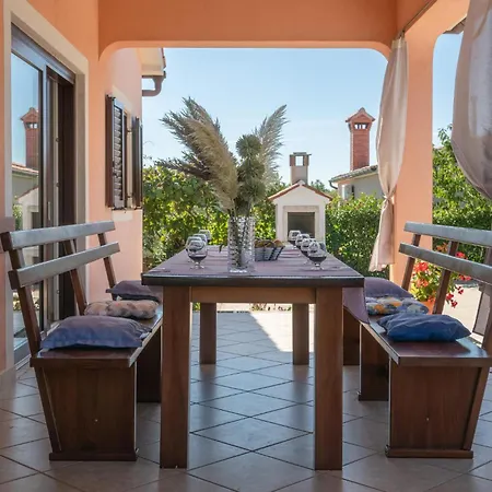 Lovely In With Outdoor Swimming Pool Holiday home