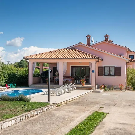 Lovely In With Outdoor Swimming Pool Holiday home *