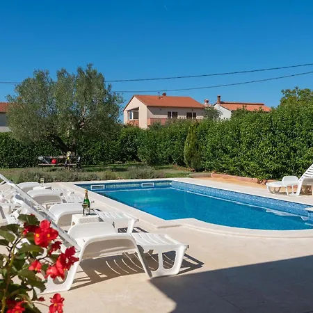 Lovely In With Outdoor Swimming Pool Holiday home Barban